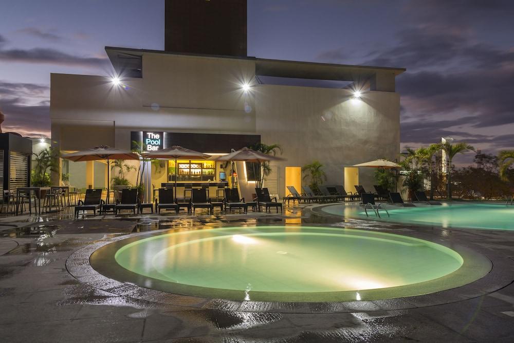 Limketkai Luxe Hotel Кагаян де Оро Екстериор снимка