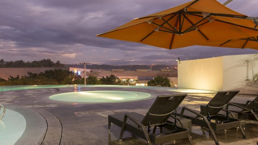 Limketkai Luxe Hotel Кагаян де Оро Екстериор снимка